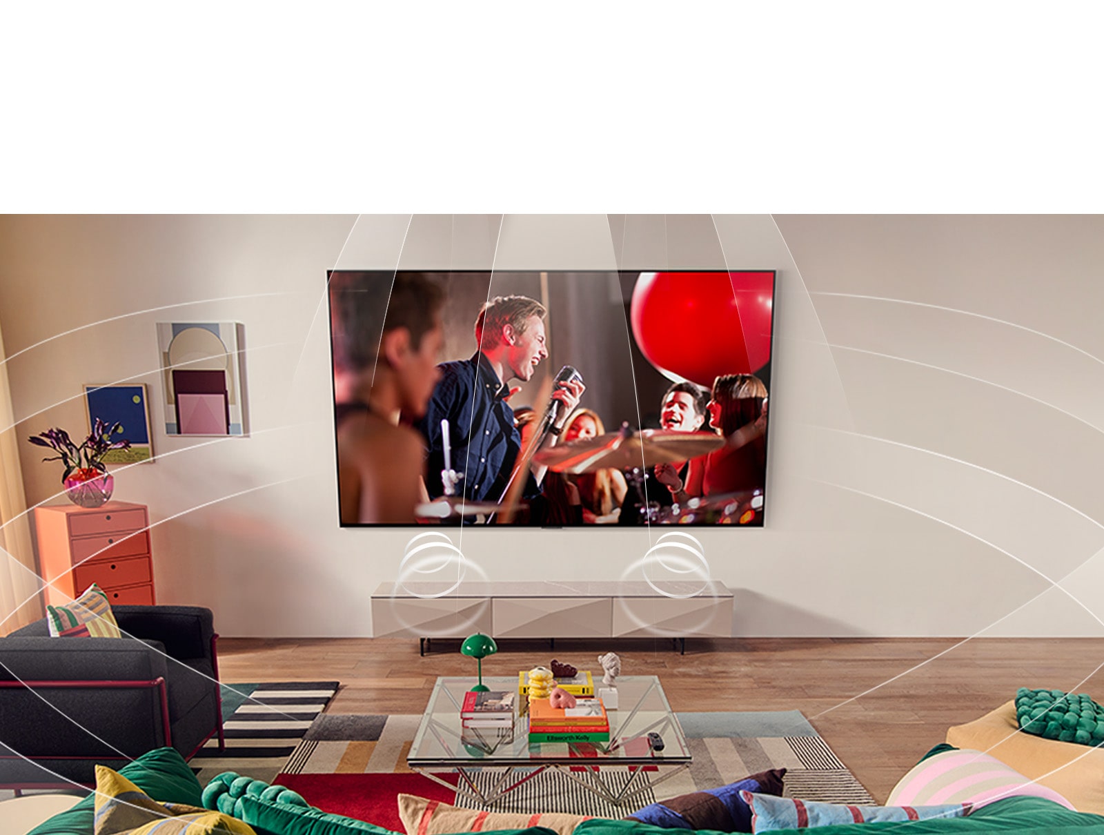 Olohuone, jossa on seinälle asennettu LG TV. Ääniaallot näytetään graafisina täyttämässä tilaa ja ne osoittavat, miten 9.1.2.-kanavat luovat surround-äänikokemuksen käyttäjälle. 