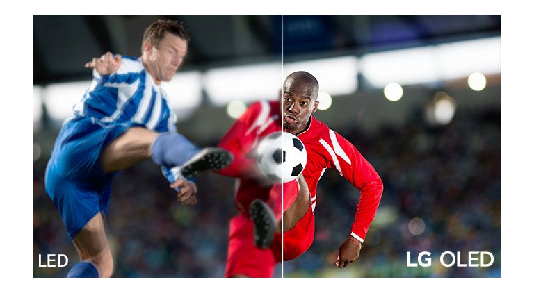 Jalkapallopelin kuva on jaettu kahteen osaan visuaalista vertailua varten. Kuvassa on LCD/LED-teksti vasemmassa alakulmassa ja LG OLED ‑logo oikeassa alakulmassa.
