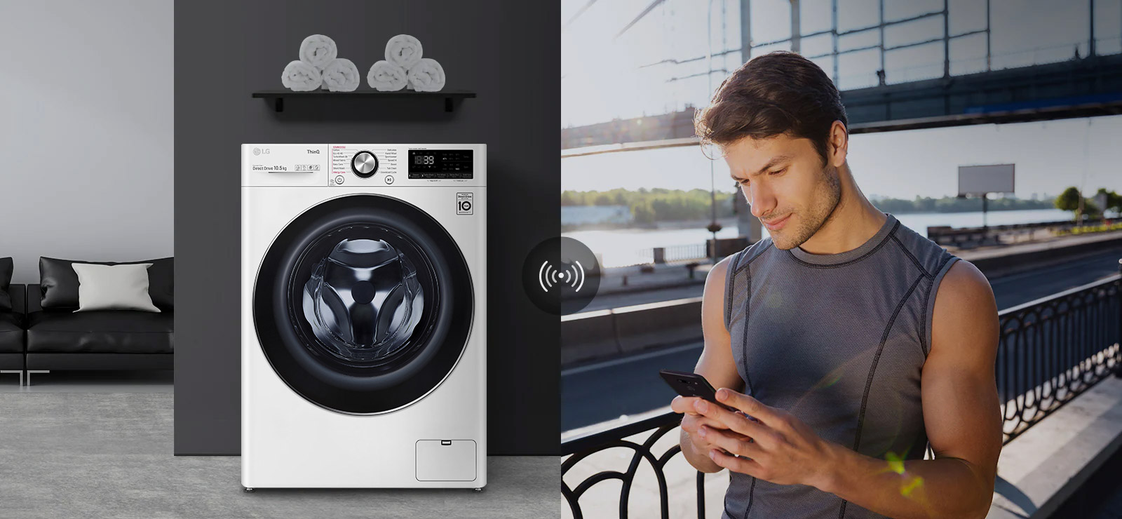 Ulkona oleva mies tarkistaa kodin pyykinpesukoneen tilan mobiilisovelluksella.
