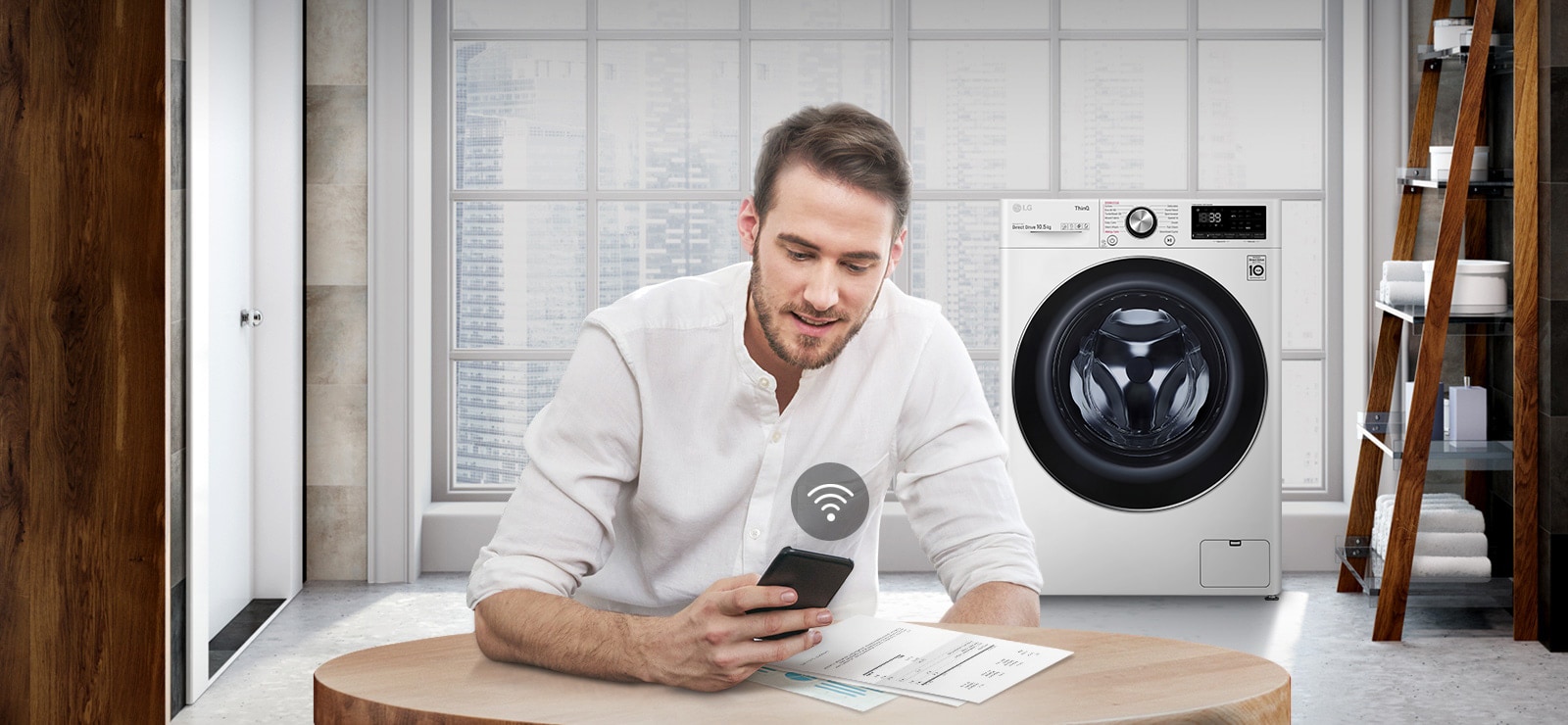 Mies tarkistaa pyykinpesukoneen tilan mobiilisovelluksella.