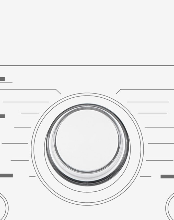 Tämä on suurennettu kuva pesukoneen paneelin metallisesta kellotaulusta.