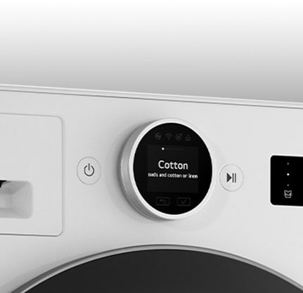 Siinä näkyy pesukone yksityiskohtaisesti.