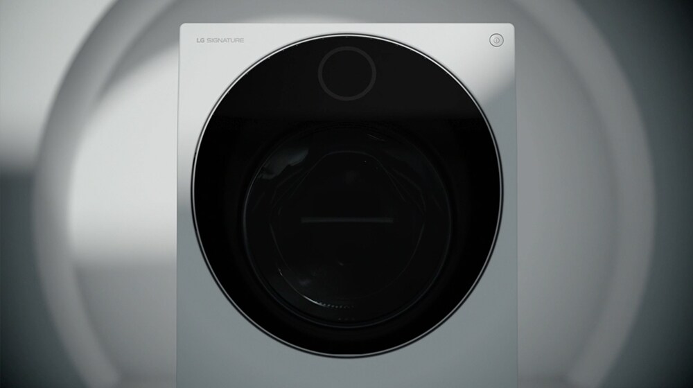 LG SIGNATURE -pesukoneen musta luukku on sijoitettu kuvan keskelle, ja tausta on musta.