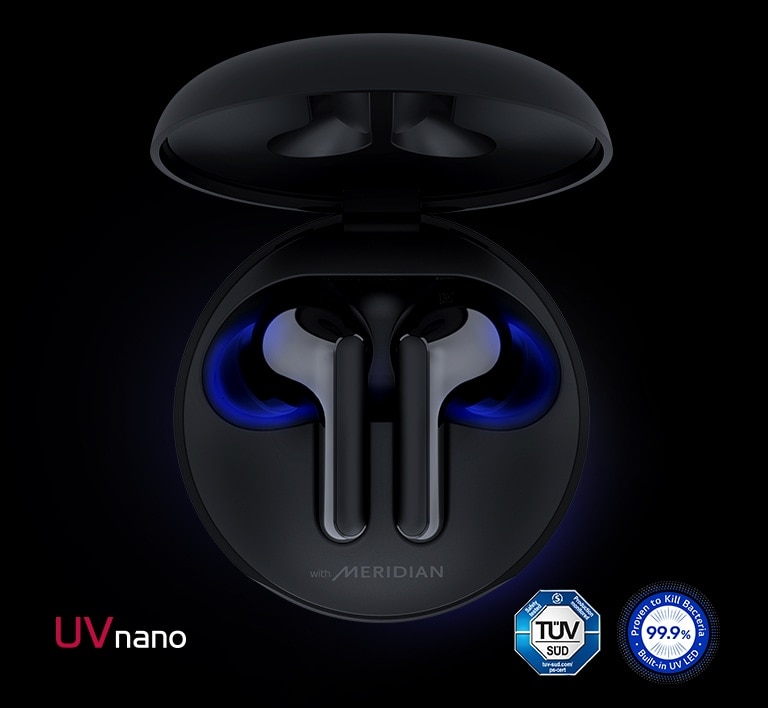Kuva avoimesta kotelosta, jonka sisällä on nappikuulokkeet, ja sininen valo korostaa UVnano-toimintoa 