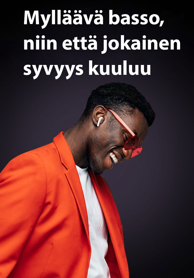 Mies oranssissa puvussa kuuntelee musiikkia TONE free -nappikuulokkeet päässä.
