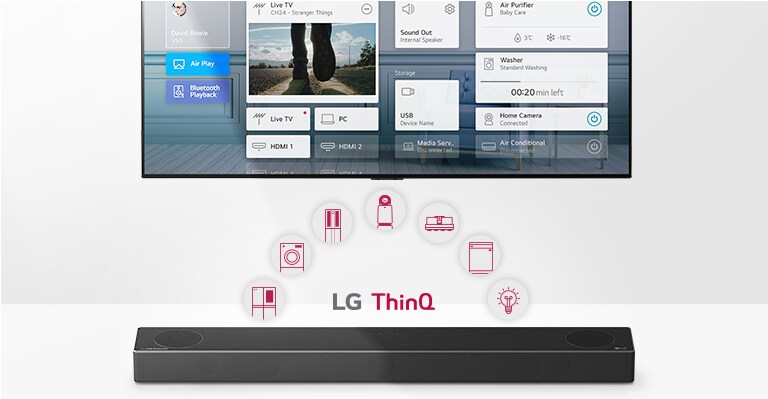 Televisio on seinällä. LG-soundbar-kaiutin on television alapuolella. LG ThinQ -logo ja ohjauspainikkeet näkyvät television ja LG -soundbar-kaiuttimen välissä.
