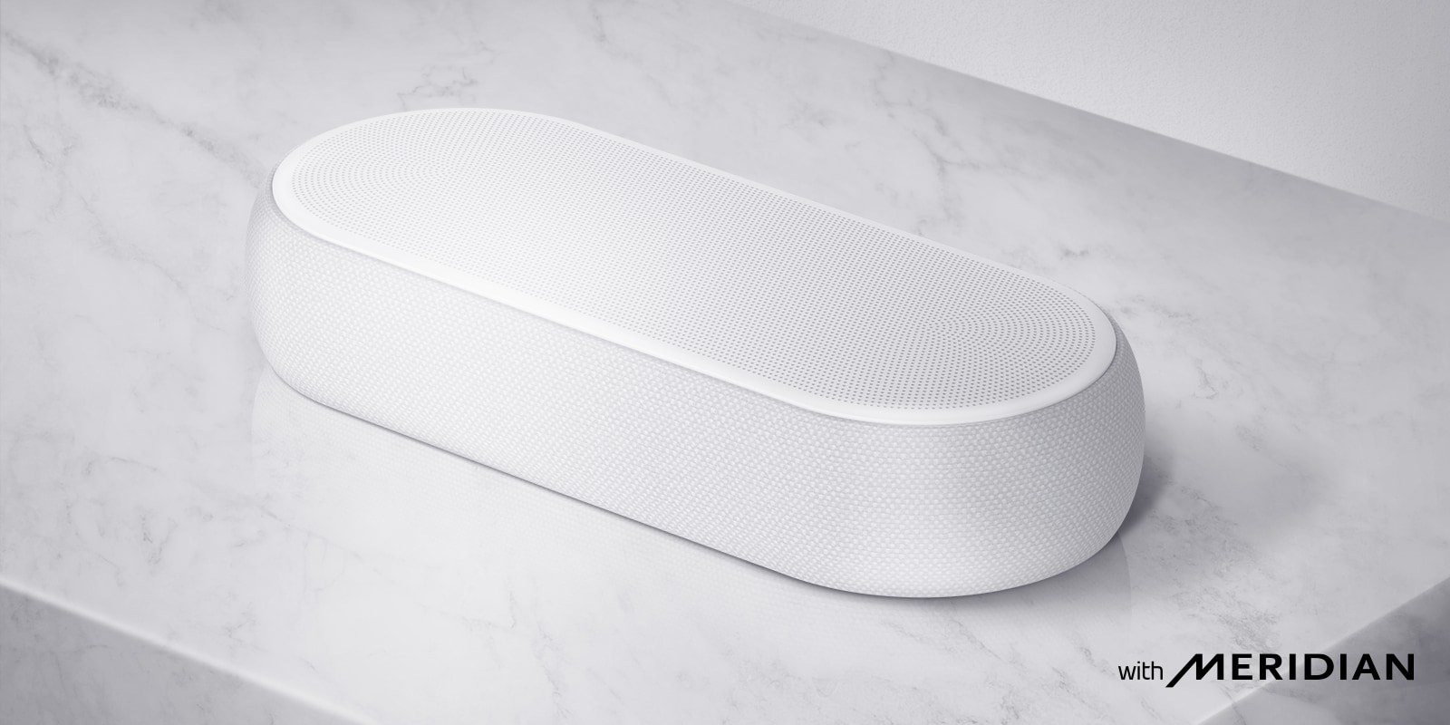 Lähikuva LG Soundbar -kaiuttimen oikeasta reunasta, jonka oikeassa alakulmassa on LG-logo.