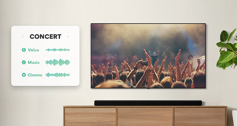 Televisio on seinällä. Televisiossa näkyy konsertissa taputtavia ihmisiä, kanava vaihdetaan elokuvaan, jossa autoa ajetaan metsässä, ja kanava vaihdetaan jälleen uutisiin, jossa uutisankkuri lukee uutisia. LG Soundbar on TV:n alla oikealla beigellä hyllyllä. (Toista video)