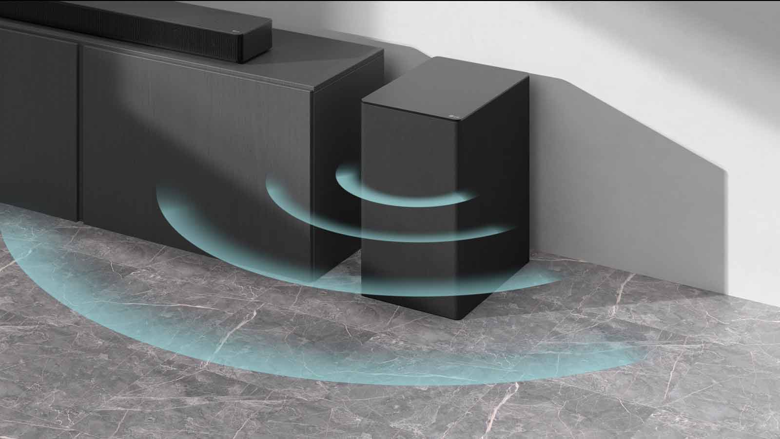 Äänipalkki on kaapin päällä. Vierellä langaton subwoofer lattialla. Siniset äänigrafiikat tulevat ulos subwooferista.