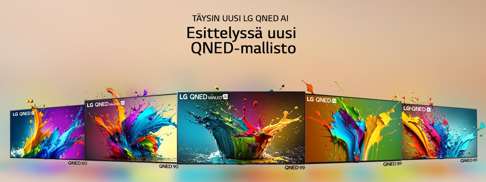 LG QNED 80, QNED 90, QNED 99, QNED 89 ja QNED 85 -televisiot vierekkäin vinossa rivissä siten, että QNED 99 -televisio on kohdistettu eteenpäin ja muut televisiot ovat 45 asteen kulmassa. Värikkäitä pisaroita ja maaliaaltoja räjähtää ulos kustakin tv-ruudusta säteillen valoa, joka luo alapuolelle värikkäitä varjoja.