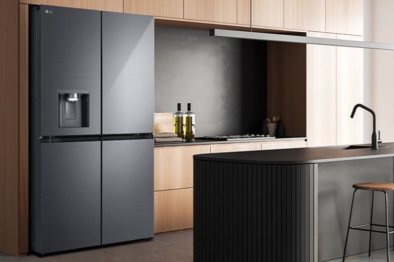 InstaView-jääkaappi moderniin keittiöön.