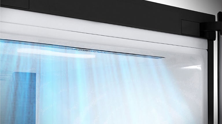 Lähikuva jääkaapin etuosassa olevista ilma-aukoista, jotka takaavat tehokkaan ja tasaisen jäähdytyksen.