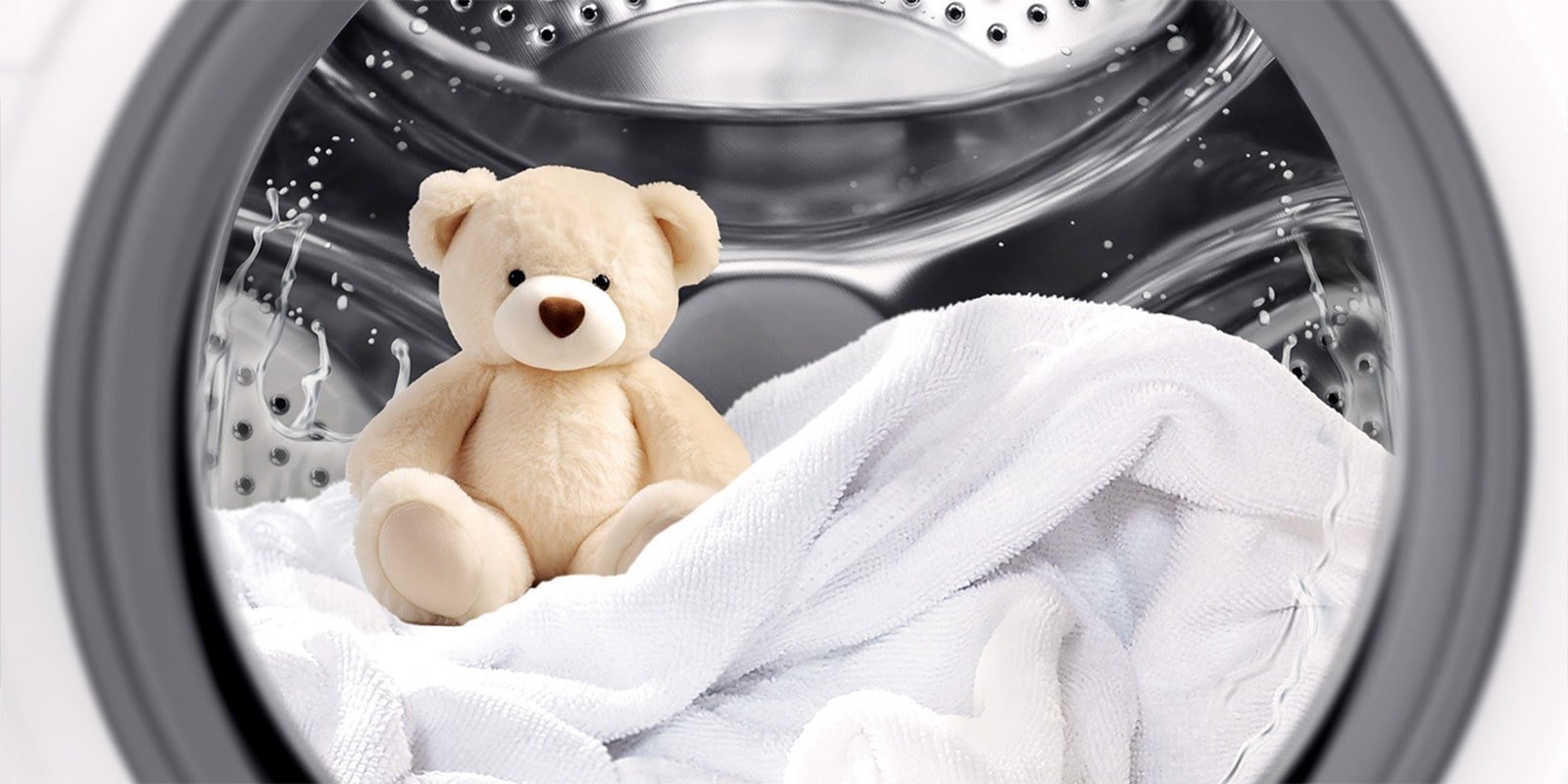 Pehmolelu ja viltti pesukoneen rummussa pesuohjelman ollessa käynnissä