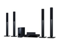 5.1-kanavainen 3D-kotiteatterijärjestelmä. SMART Blu-ray -soitin ja DLNA. Pystykaiuttimet edessä ja takana. Käynnistys 5 sekunnissa.1