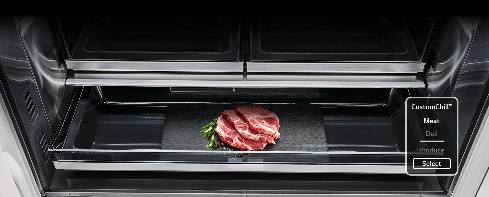 Tuoretta lihaa säilytetään LG SIGNATURE -jääkaapin Custom Chill -ruokakomerossa.