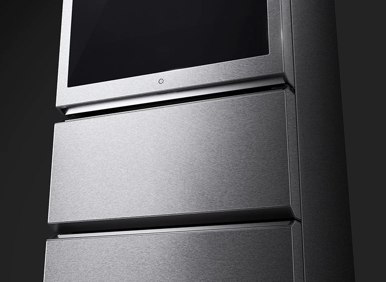 Lähikuva LG SIGNATURE -viinikylmiön rouhitusta teräspinnasta.