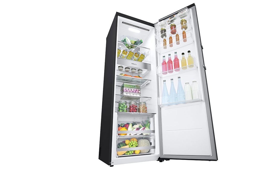 LG 386L Vapaasti seisova jääkaappi (Matte Black) - Energialuokka D, Door Cooling™, LINEARCooling™, FRESHBalancer™, Smart Diagnosis™ - Wi-Fi-yhteys, Perspektiivinäkymä vasemmalta avoinna ruokaa, GLM71MCCSF, thumbnail 9