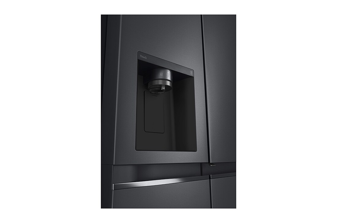 LG 635L Door in Door™ Side by Side (Matte Black Stainless Steel), Energialuokka E, Vesi/jää ilman vesijohtoliitäntää, Smart Diagnosis™ - Wi-Fi-yhteys, Dispenser view, GSJV71MCLE, thumbnail 8
