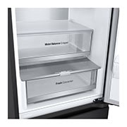 LG 1.86M 344L Jääkaappipakastimet (Essence Matte Black) - Energialuokka D, Nature Fresh, Door Cooling+™ ja Smart Diagnosis™ Wi-Fi, top drawer view without food , GBV5150DEP, thumbnail 8