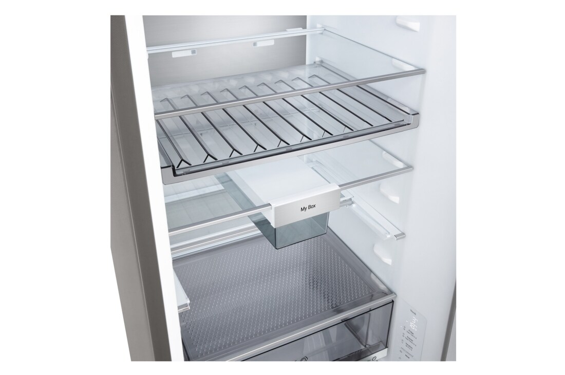 LG 1.86m 333L Jääkaappipakastin (Valkoinen) | Energialuokka D, Door Cooling+™ ja Smart Diagnosis™ Wi-Fi-yhteydellä, LG-jääkaappipakastimen (GBBS726CPY) hylly korostettuna sinisellä ja nuolilla ylös ja alas; oikealla on taitettu hylly ja 2 vesipulloa, GBBS514DSW, thumbnail 11