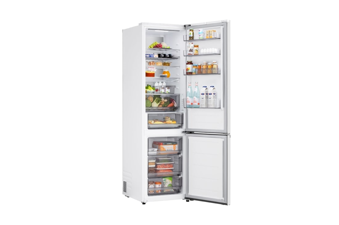 LG 2.03M 375L Jääkaappipakastin (Valkoinen) | Energialuokka D, Door Cooling+™ ja Smart Diagnosis™ Wi-Fi-yhteydellä, LG-jääkaappipakastin (GBBS726CPY) oleskelutilassa, jossa on yökaupunkimaisema ja sen yllä AI Saving Mode -grafiikka ja energiatilasto, GBBS524DSW, thumbnail 5