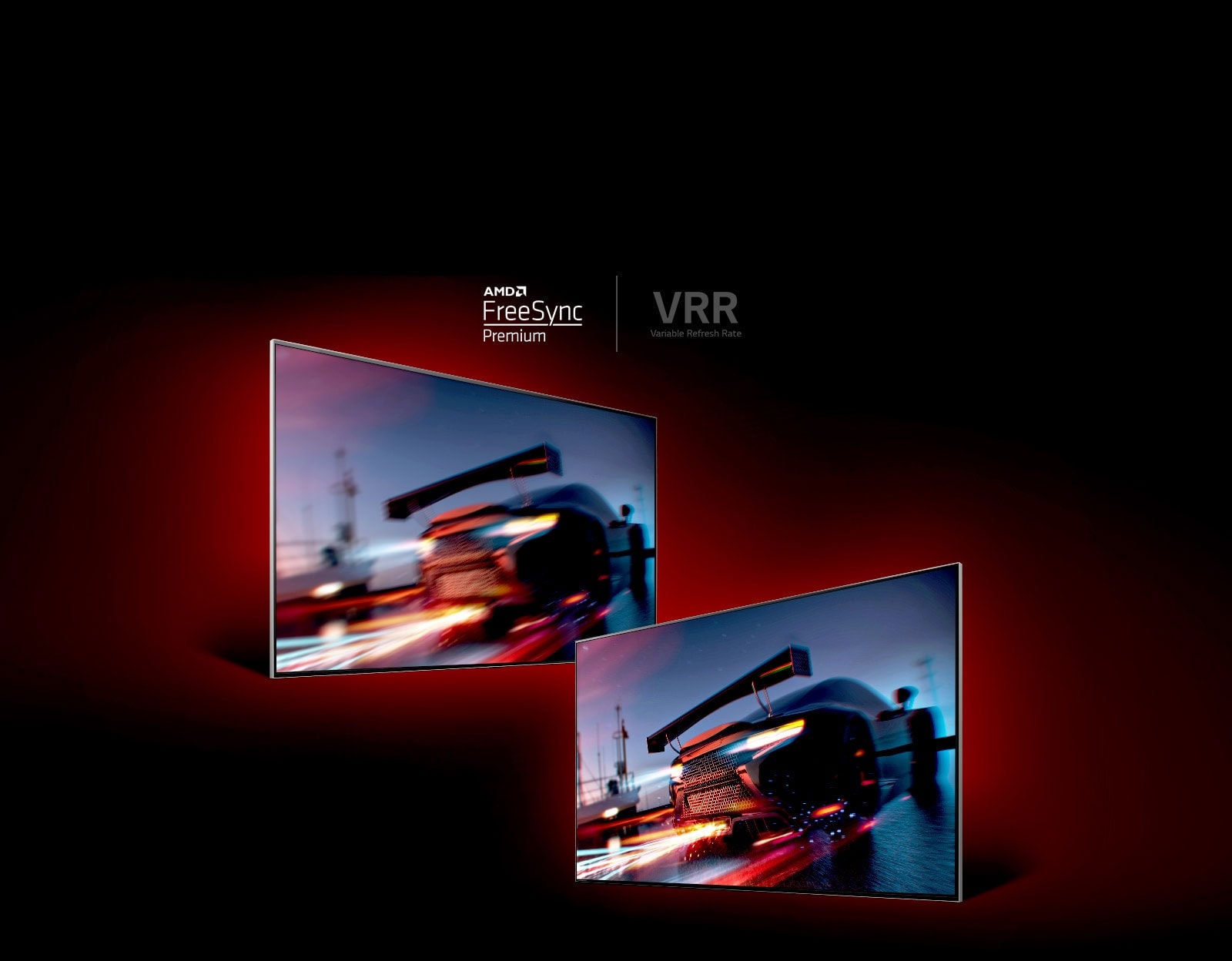 Kaksi televisiota on vastakkain. Vasemmassa televisiossa näkyy nopeasti kulkeva kilpa-auto, joka näyttää melko epäselvältä, kun taas oikealla olevassa televisiossa näkyy nopeasti kulkeva kilpa-auto, mutta joka näkyy hyvin selvästi.