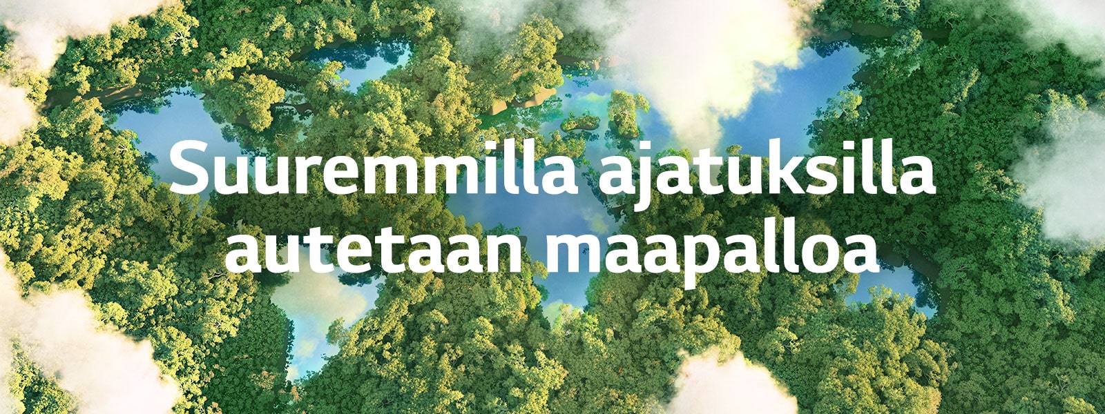 Laaja näkymä vihreään metsään ylhäältä, näkyvissä on myös pilvi