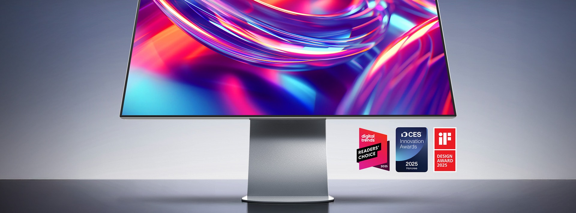 LG UltraFine™ evo 32U990A -tuotekuva sen logolla ja palkintojen logoilla alla