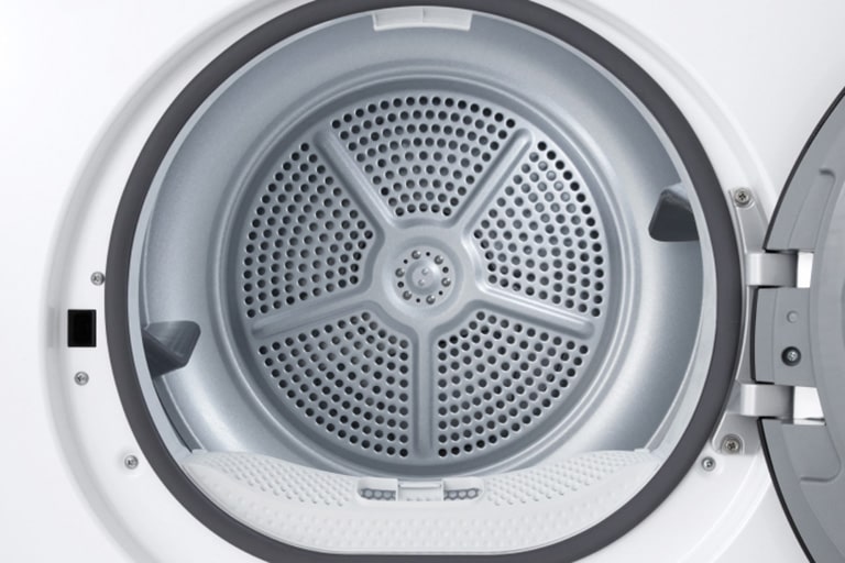 Lähikuva kuivaimen rummusta oven ollessa auki