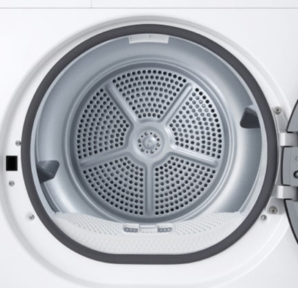 Lähikuva kuivaimen rummusta oven ollessa auki