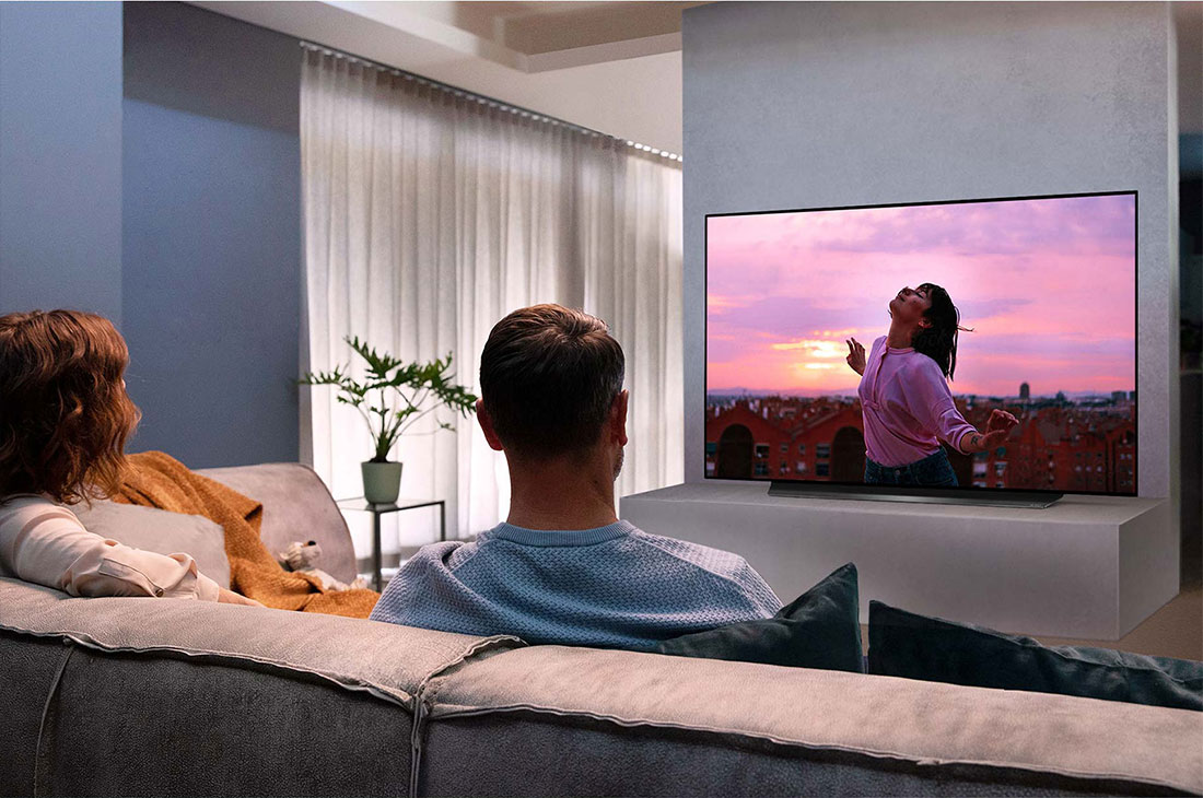 LG 77'' LG OLED 4K TV - CX, A couple sitting on a sofa in the living room watching a romantic movie on TV, OLED77CX6LA, thumbnail 10