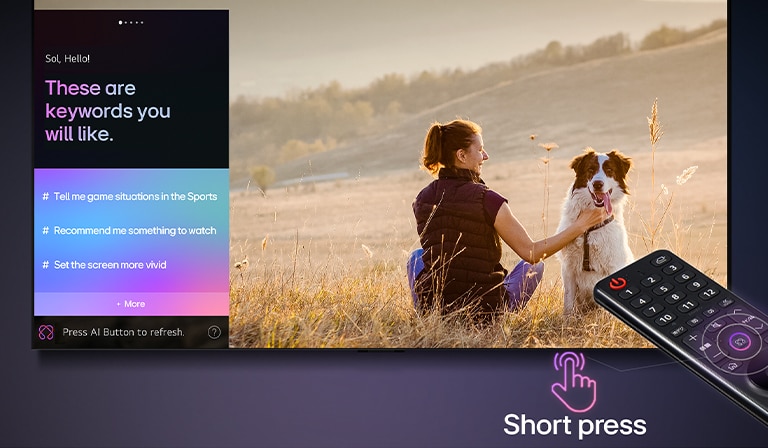 LG AI Magic Remote LG TV -näytön edessä. Näytöllä näkyy yksilöllinen tervehdys LG AI:lta ja valikoituja avainsanoja, jotka perustuvat käyttäjän haku- ja katseluhistoriaan. Kaukosäätimen lähellä on kuvake ja merkintä, jotka osoittavat, että AI Concierge -toimintoon on helppo siirtyä vain yhdellä lyhyellä AI-painikkeen painalluksella.