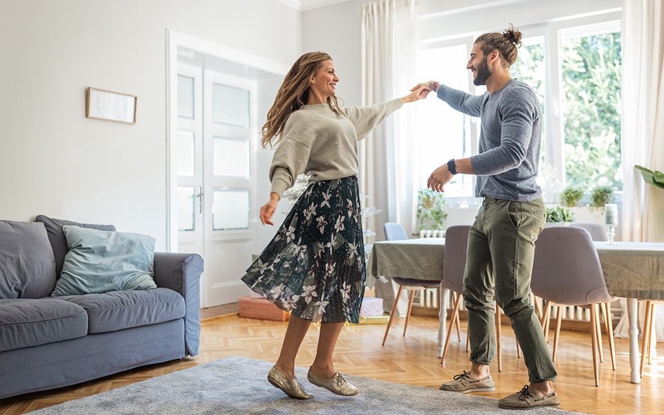 danse-jeunes-amoureux-salon-st-valentin-lg-experience.jpg