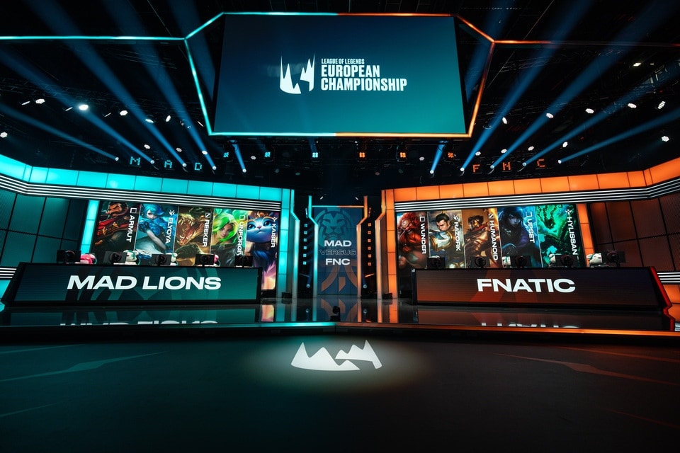 202205_LEC_moniteurs team.jpg