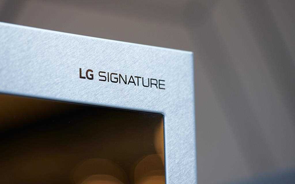 The LG SIGNATURE Refrigerator is as powerful as it is stunning, finding the essence of what makes life good | More at LG MAGAZINE