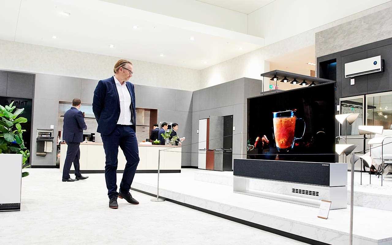 The LG SIGNATURE OLED TV R was on display at IFA 2019, showcasing stunning picture quality | More at LG MAGAZINE