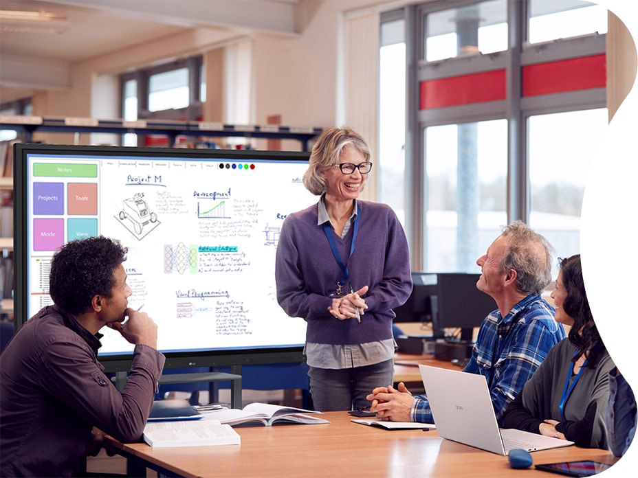 People are having a discussion using LG One:Quick Flex. LG One: Quick Flex is the all-in-one video conferencing display equipped with a camera, microphone, and speakers as an effective communication tool.