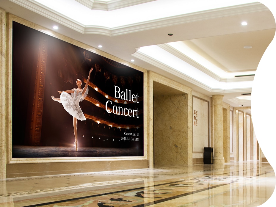 LG MAGNIT bolsters a remarkable screen quality and attracts guests to the cruise lobby.