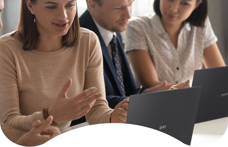 LG gram16 lets you focus only on the meeting without having to worry about battery life. 