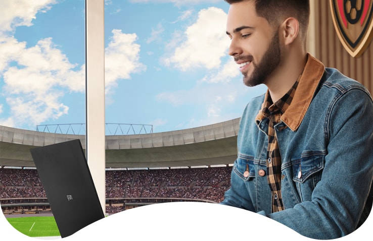  LG’s 16-inch laptop lets you focus only on the task without having to worry about the battery. Also being slim and light, it is ideal for people who have frequent meetings.