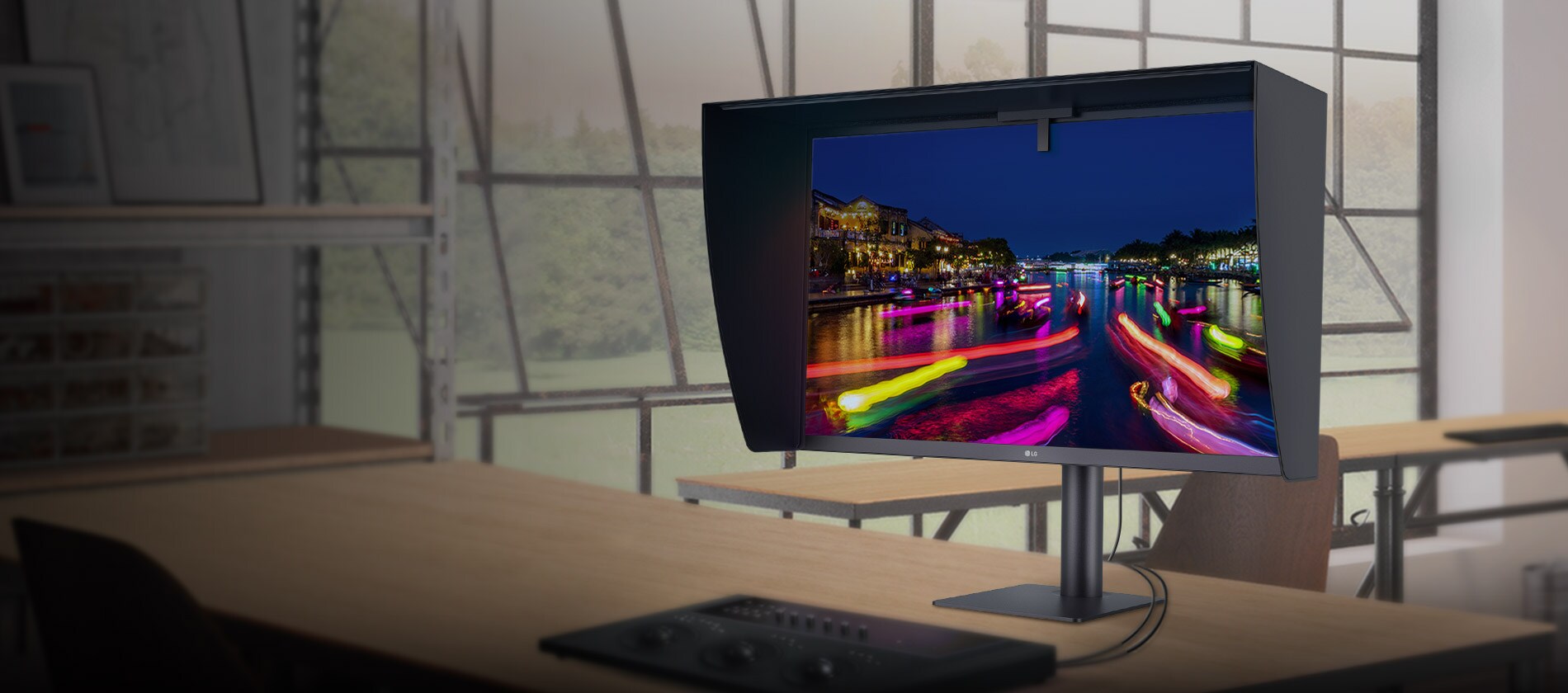 two 32BP95E are on the desk and show bullet features