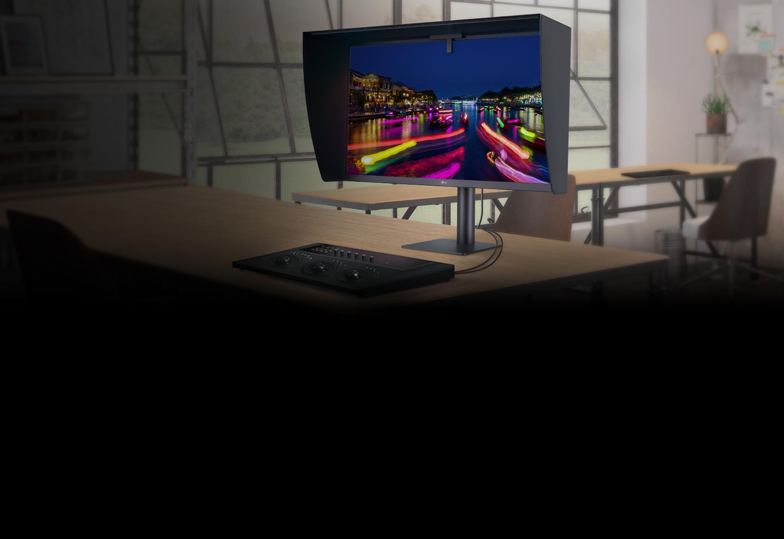 two 32BP95E are on the desk and show bullet features