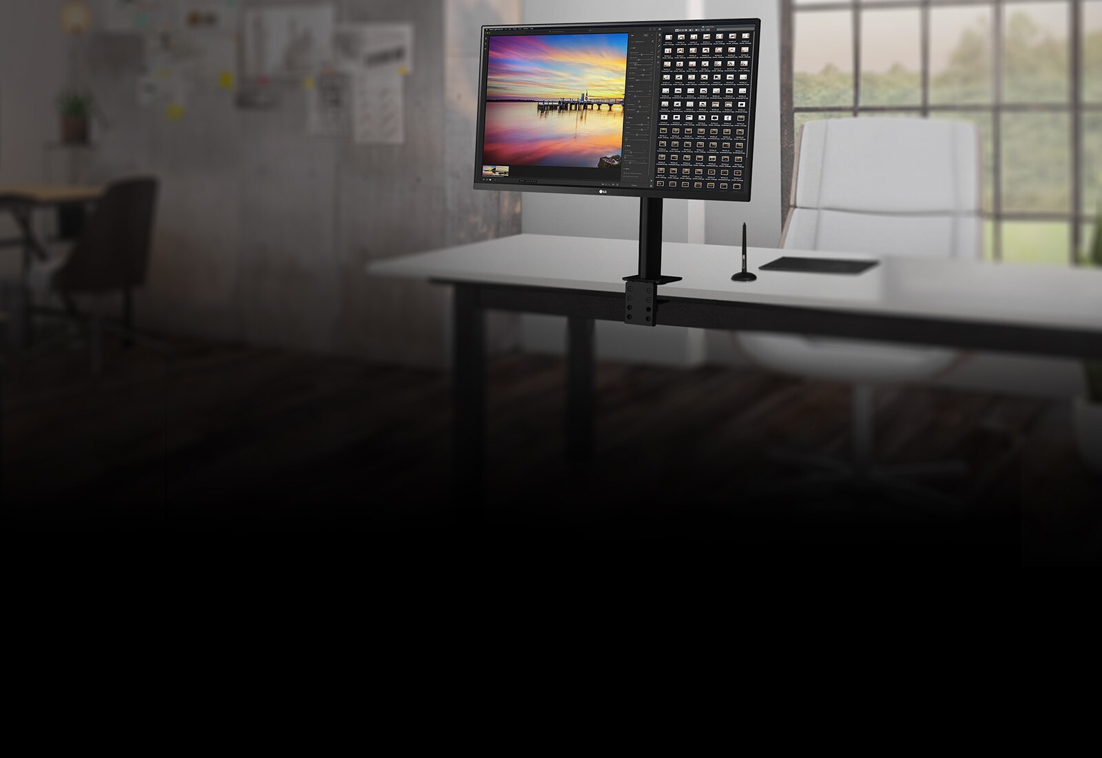 32UN880 is installed on an edge of the desk and show bullet features