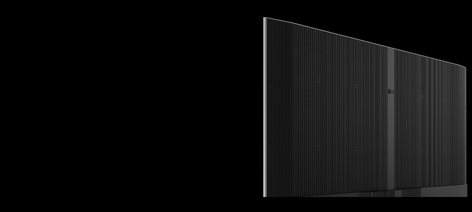 The back cover of LG MAGNIT consists of two cabinets. 