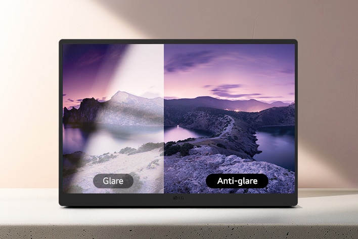 Comparison image of the right side with Anti-glare applied and the left side without Anti-glare applied.	