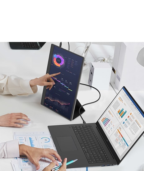 LG gram +view and LG gram are connected, and document work is being done using LG gram. LG gram +view, with Auto Rotate mode applied, is being used to view graphs. LG gram +view and LG gram are being used together to improve work productivity.	