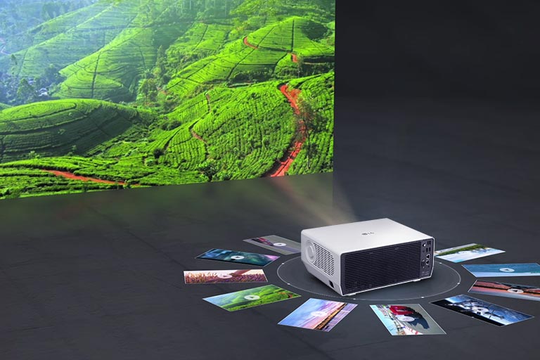 Projector with a lot of movies that can be played without light source change