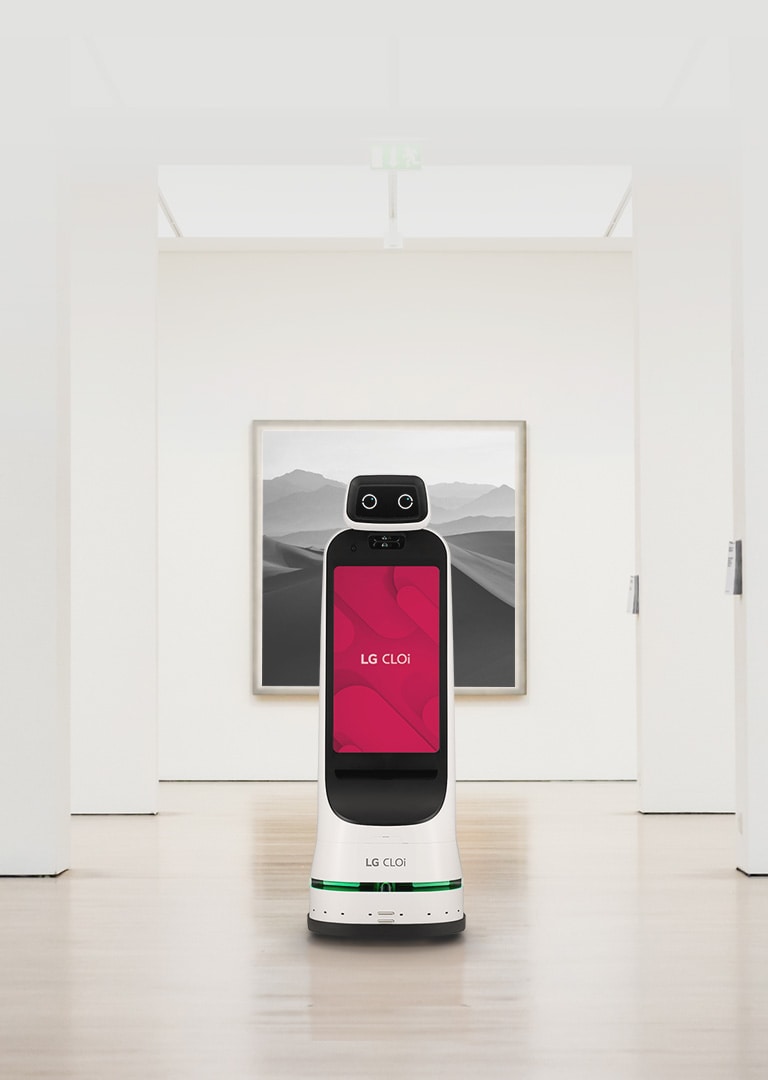 lg cloi guidebot is moving in the department store and providing services.