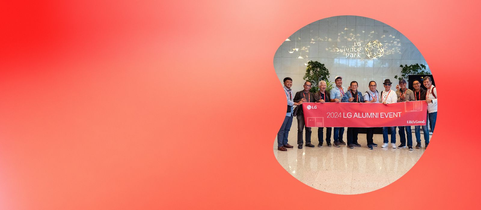 Group of people holding a banner that reads '2024 LG Alumni Event' in front of the LG Science Park.