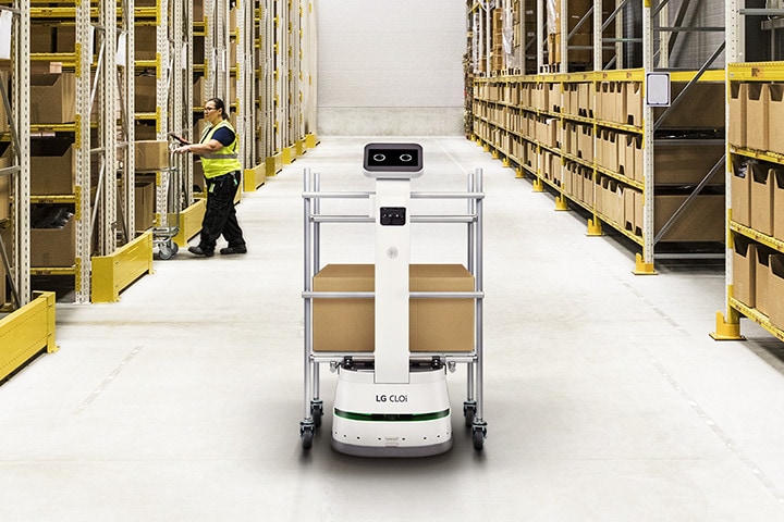 Quick and convenient work thru LG CLOi CarryBot	